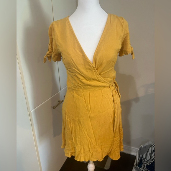 Lulus mustard wrap dress - Picture 4 of 8